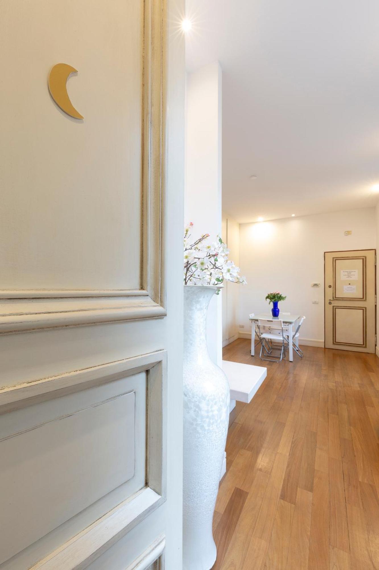 Vittore Rooms & Apartment Milan Bagian luar foto