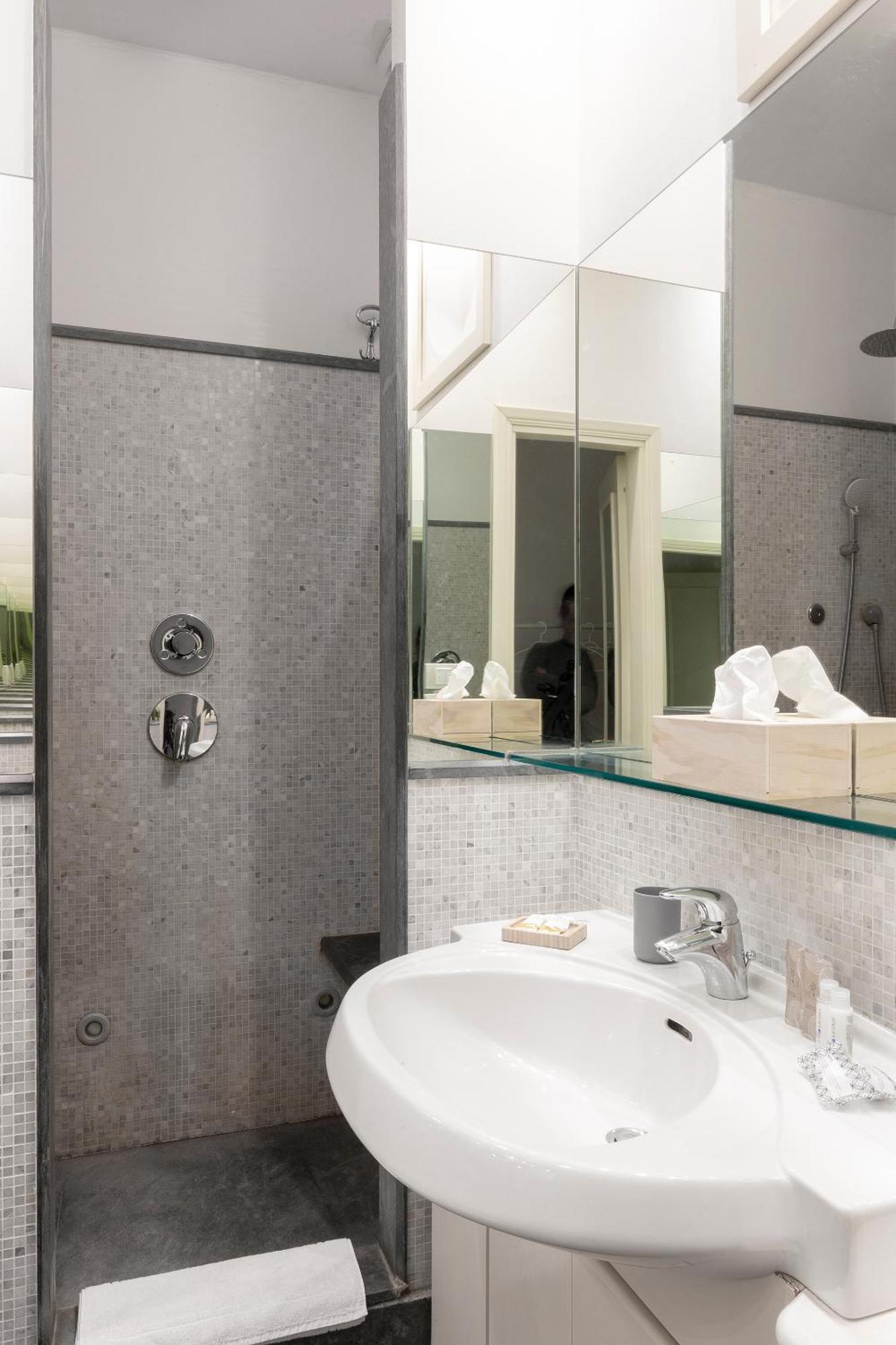 Vittore Rooms & Apartment Milan Bagian luar foto