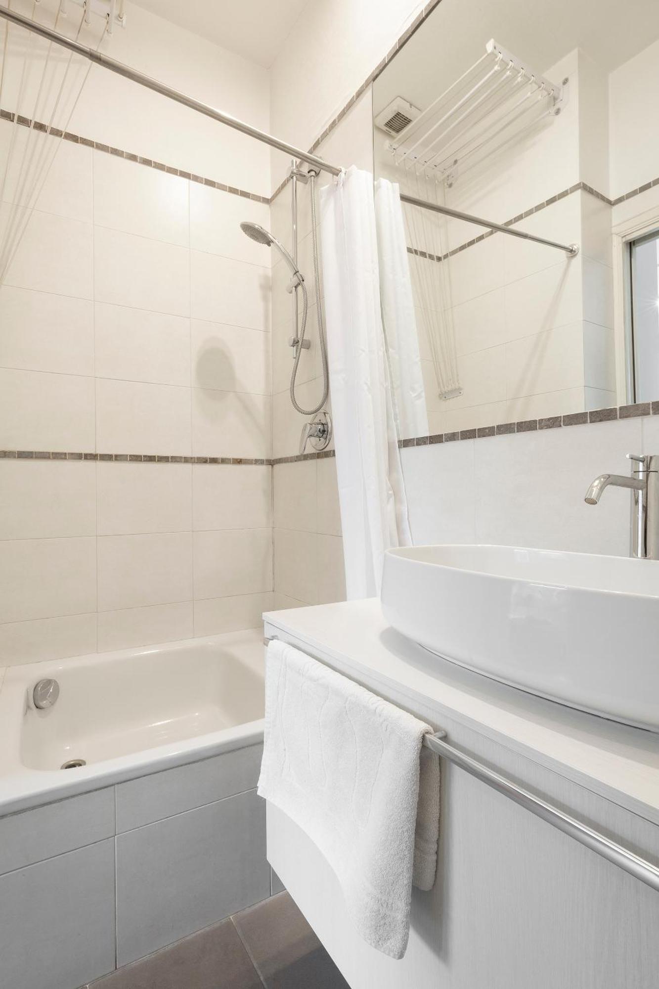 Vittore Rooms & Apartment Milan Bagian luar foto